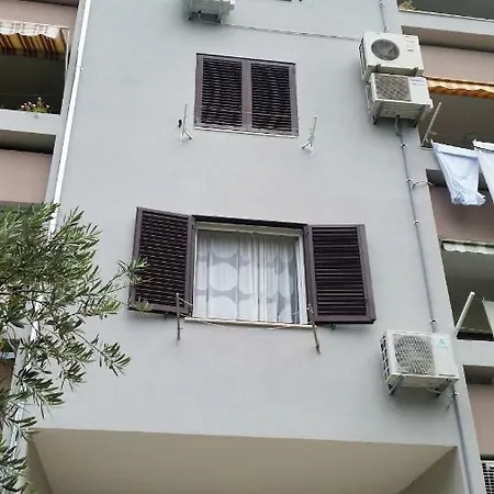Sara * Split